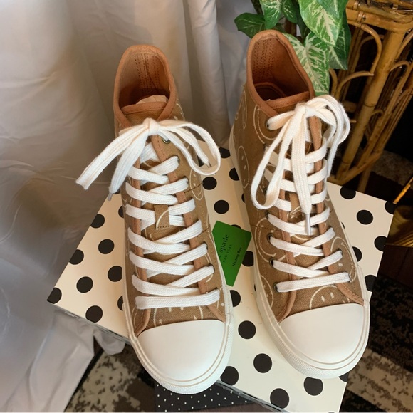 American Eagle Brown Canvas High-Top Sneakers with White Smiley Print - Picture 6 of 14